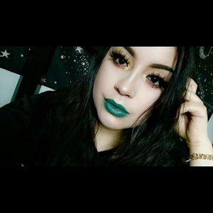 Meet your Posher, Lareyna